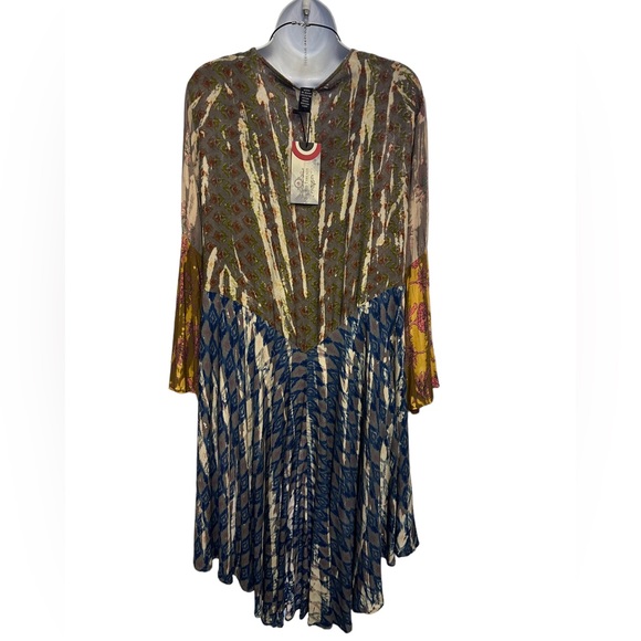 S/M Funky Hippie style Cardigan by Sacred Threads.  CL/GR 07.  222612 - Picture 2 of 4